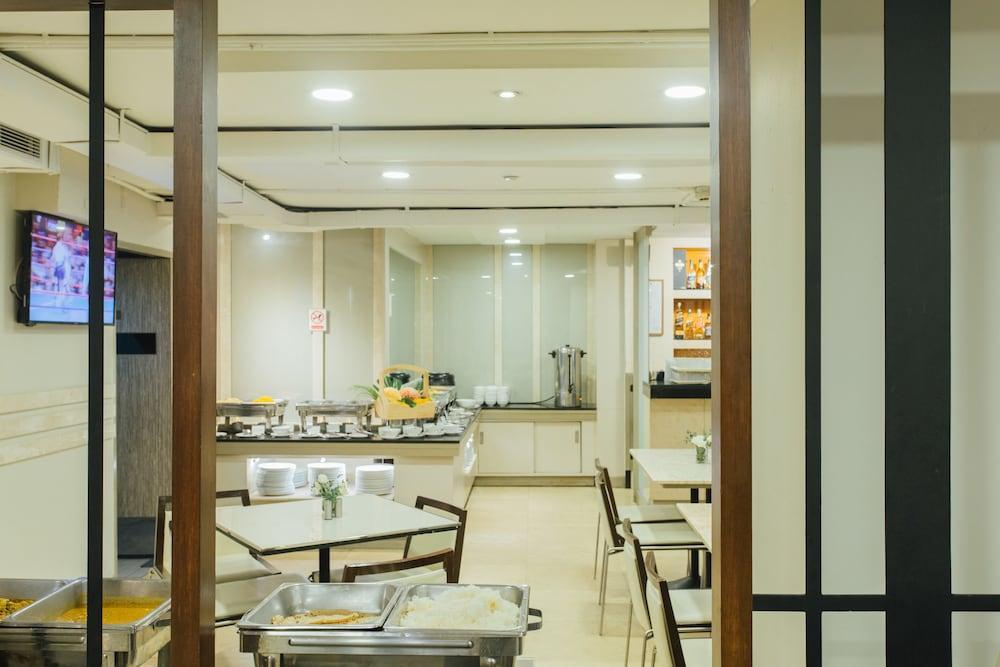 Seasons Siam Hotel Bangkok Exterior photo