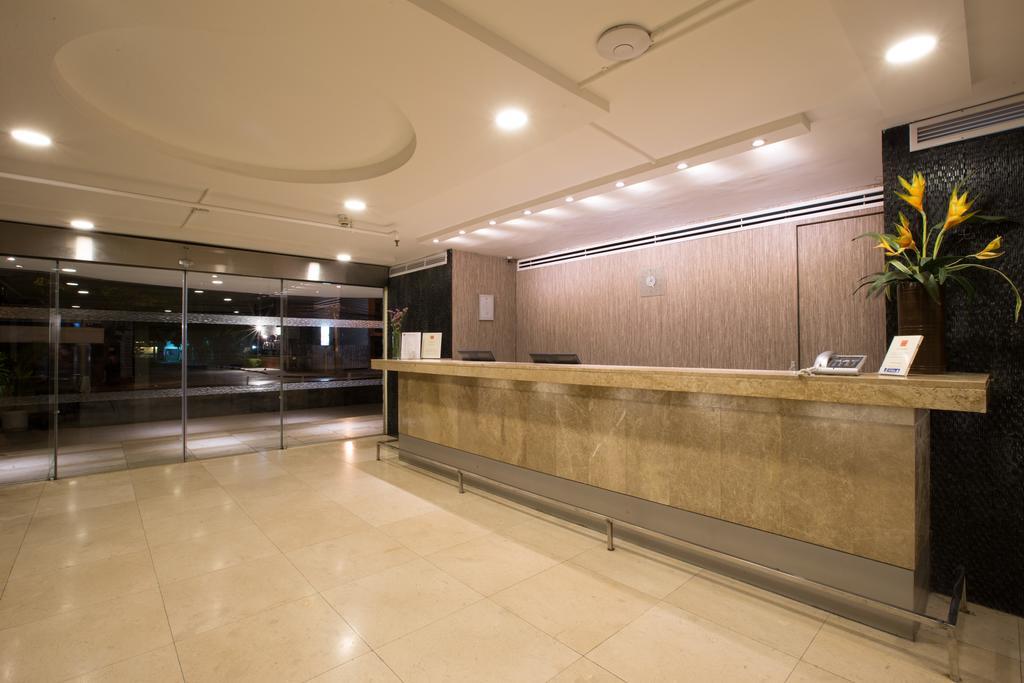 Seasons Siam Hotel Bangkok Exterior photo