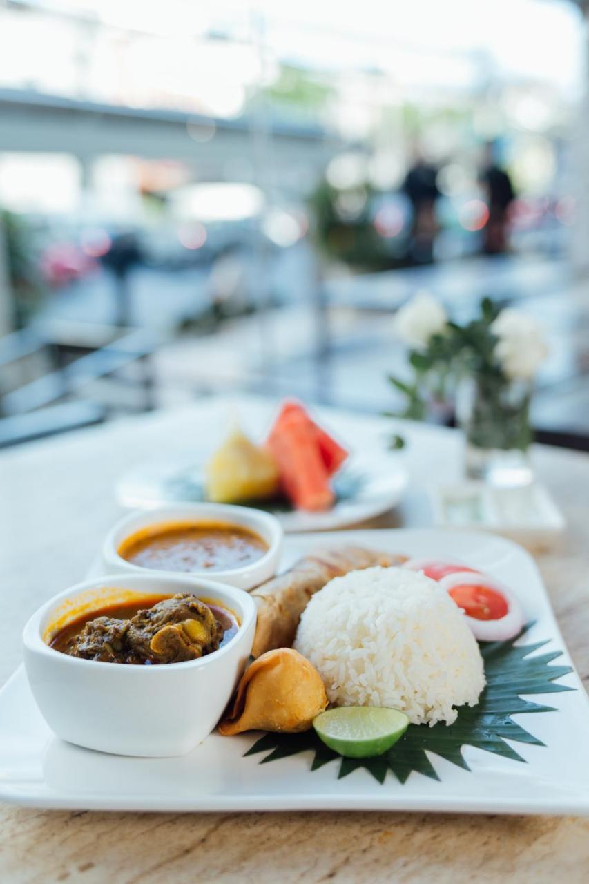 Seasons Siam Hotel Bangkok Exterior photo